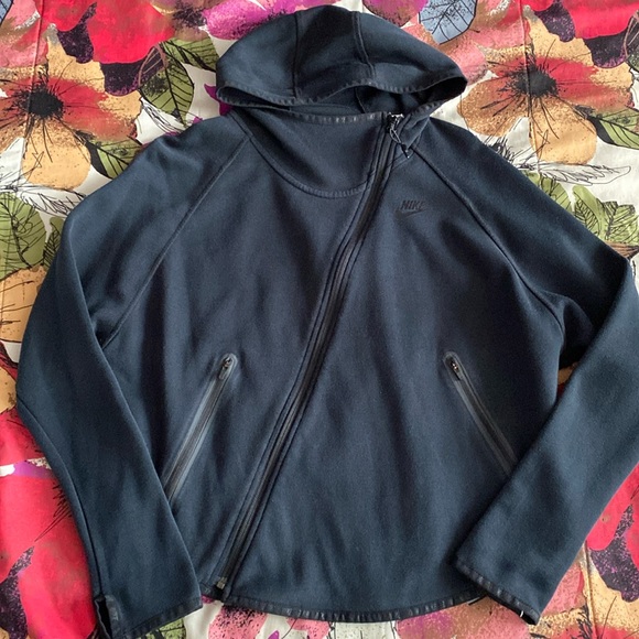 Nike Women's Tech fleece Butterfly hoodie - Picture 3 of 8